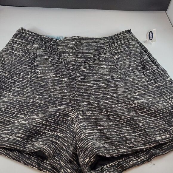BRAND NEW WOMEN"S OLD NAVY SHORT - Picture 2 of 16